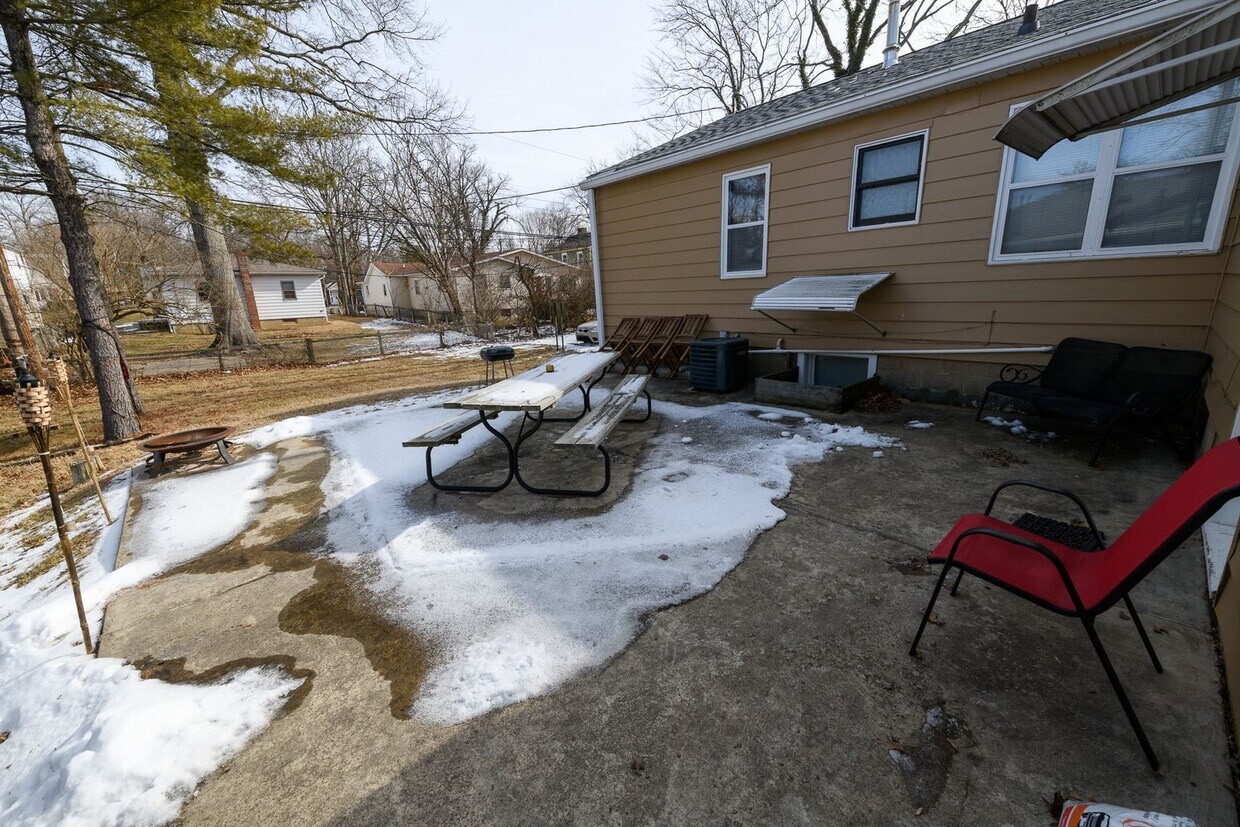 Primary Photo - 409 S Swain Ave