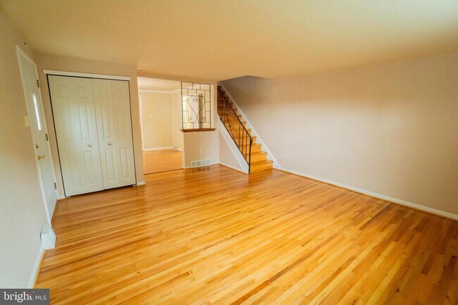 Foto del edificio - 129 Ridgefield Rd