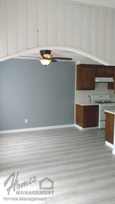 Building Photo - 2 br, 1 bath Apartment - 3610 Seacrest Way
