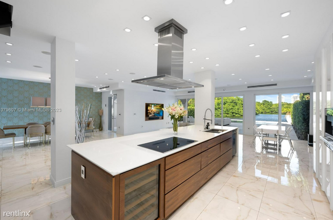 Foto del edificio - 4 br, 5 bath House - 20745 NE 32nd Pl