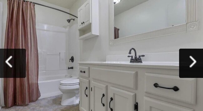 Foto del edificio - 1740 Churchill Downs Rd