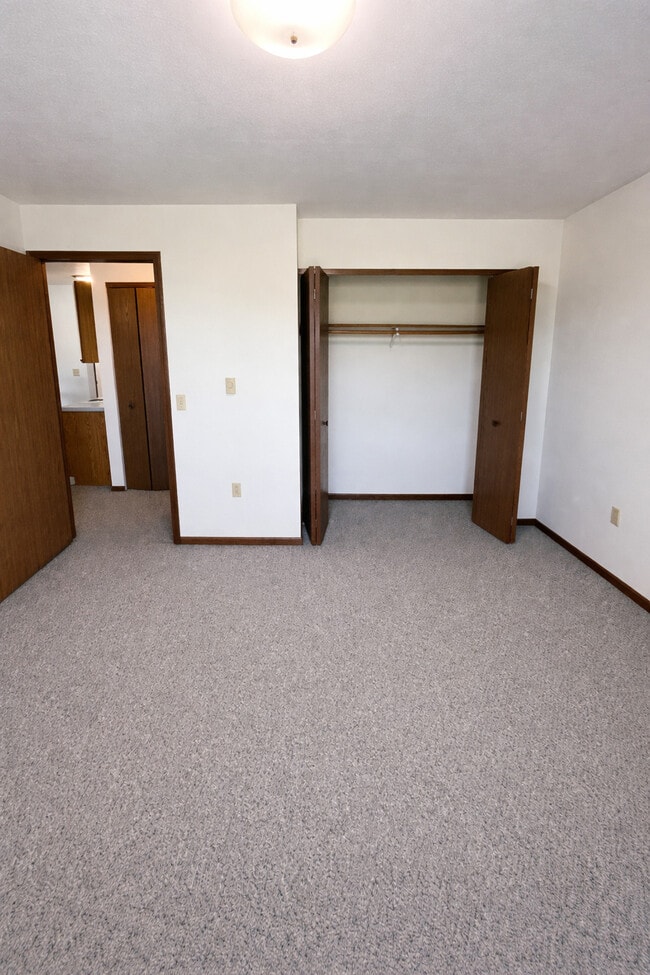 Building Photo - 201-207 WEST WIN HEIGHTS