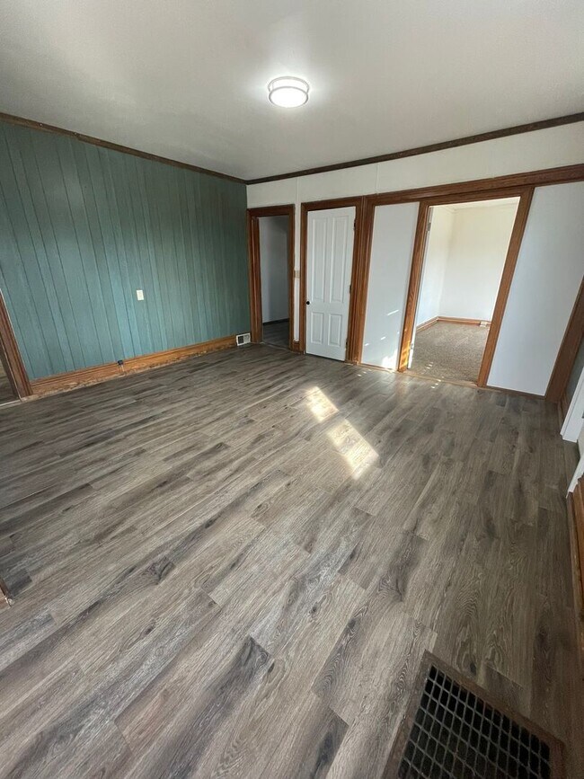 Building Photo - Updated Older Farmhouse in Waterford for R...