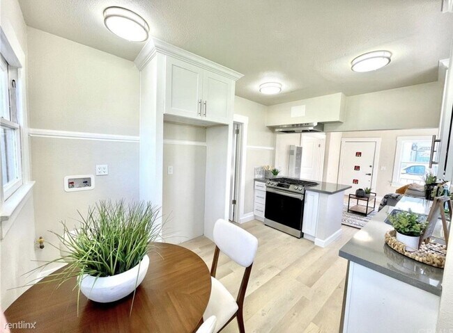 Building Photo - 2 br, 1 bath House - 1035 Brenner Place