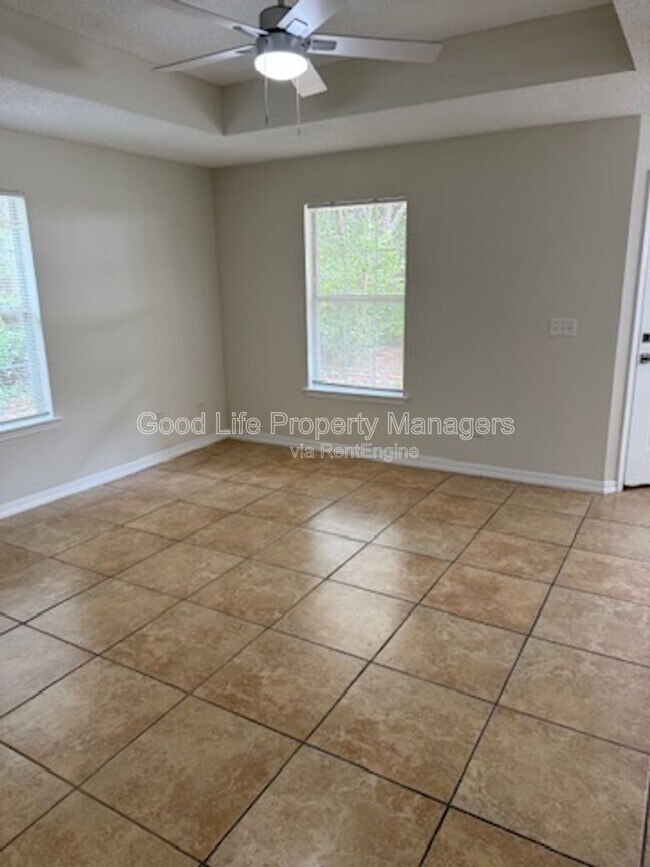 Foto del edificio - 9980 Bowman Ave