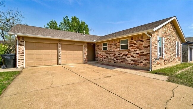 4 Bed 2 Bath-South Gate Addition of Moore, OK - 4 Bed 2 Bath-South Gate Addition of Moore, OK House