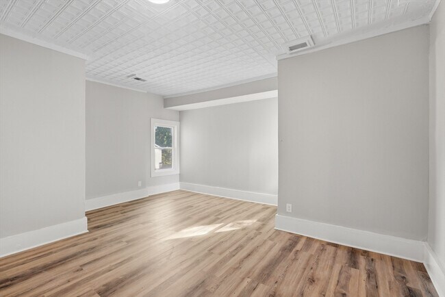 Building Photo - 834 Worthington St