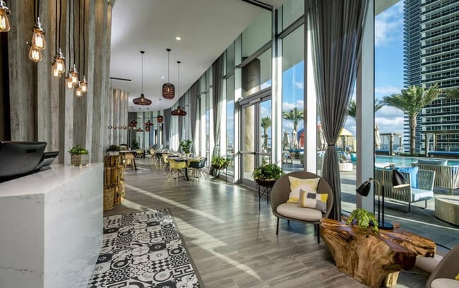 Building Photo - 4111 S Ocean Dr