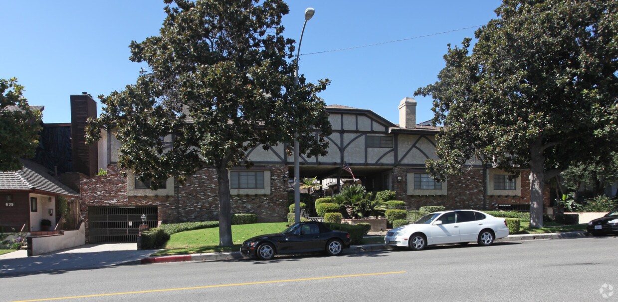 Building Photo - 645 E Magnolia Blvd