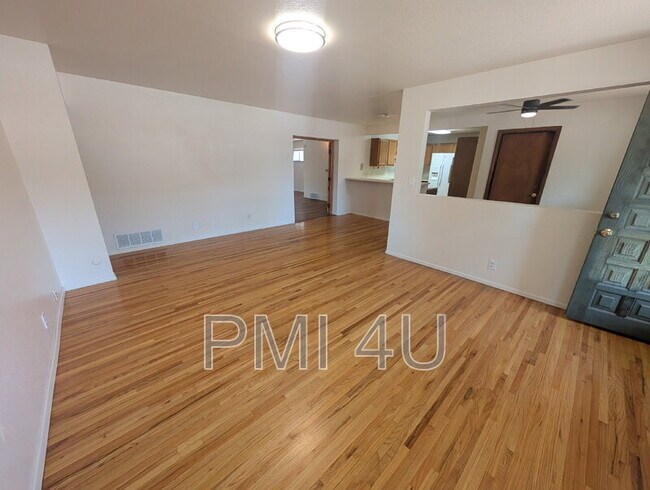 Foto del edificio - 2729 Chama St NE