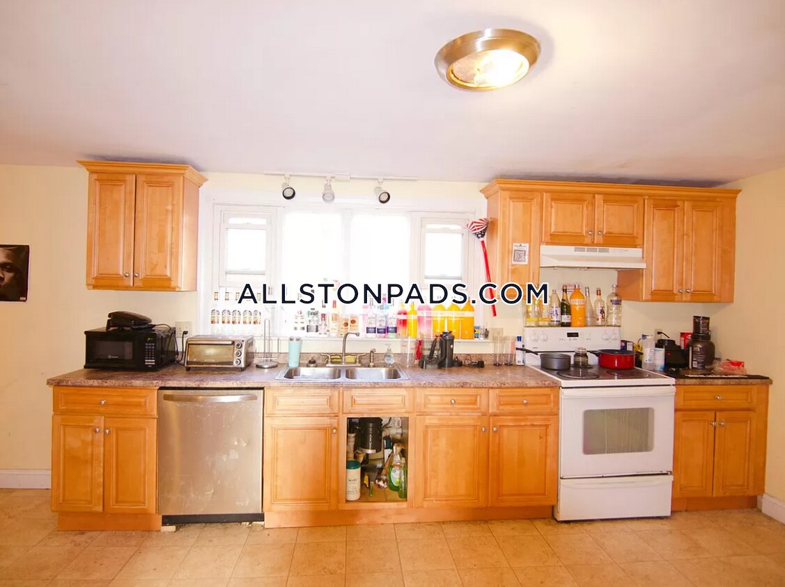 26 Greylock Rd Unit 2, Boston, MA 02134 Apartment for Rent in Boston