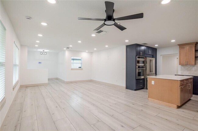 Foto del edificio - 4712 W Bay Ave