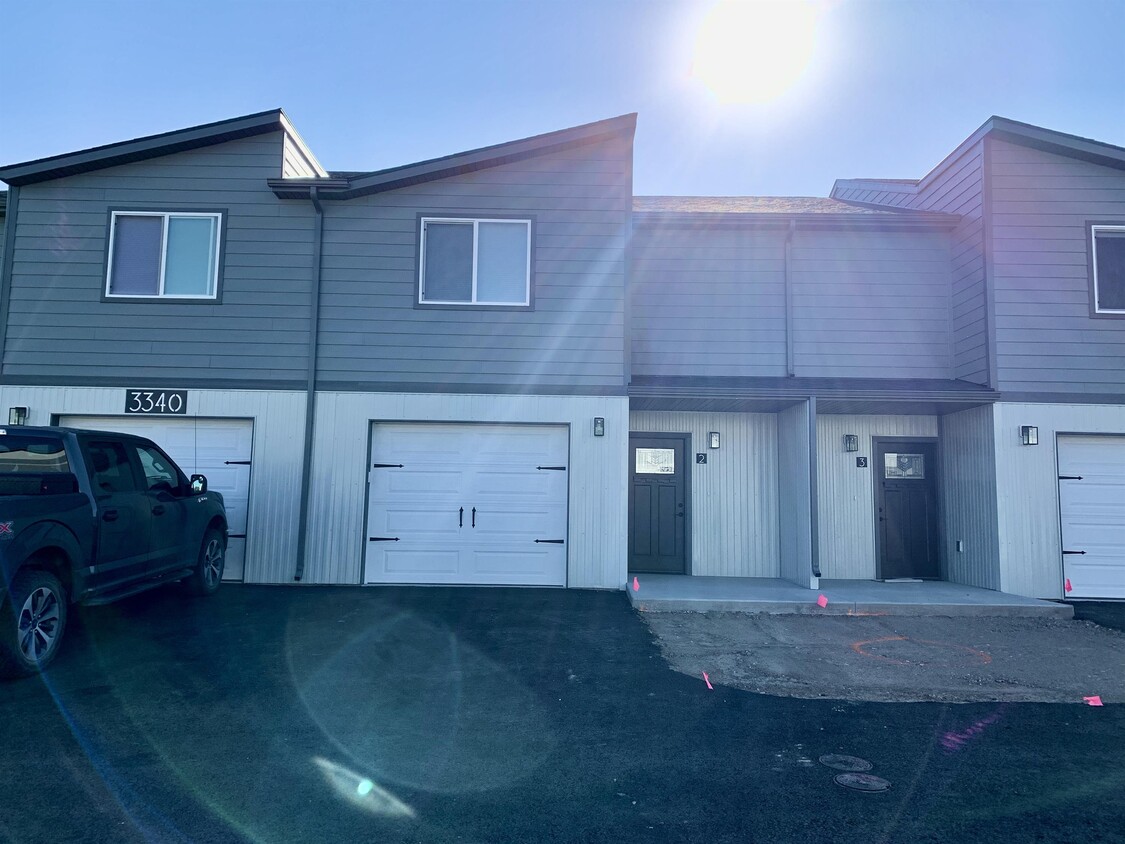 Building Photo - 3355 Blackbird Wy