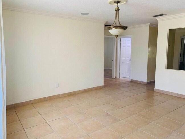 Building Photo - 5301 SW 57th Ct