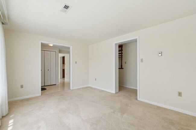 Building Photo - Charming One-Level Home Nestled Among Matu...