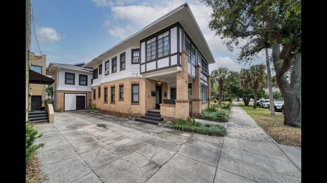 Building Photo - 415 3rd St S