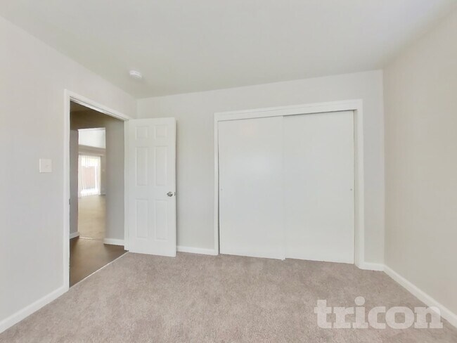 Building Photo - 783 Manor Rd