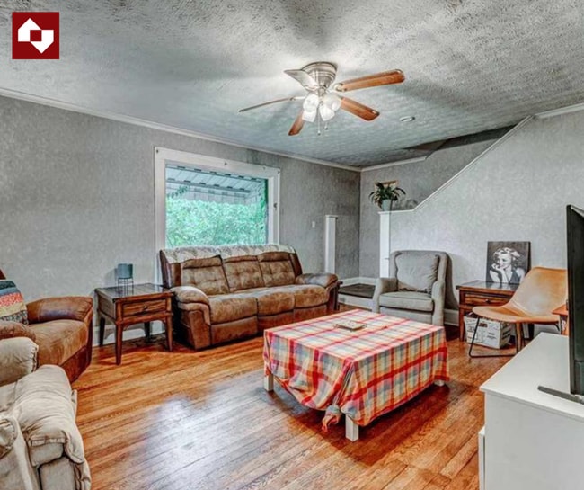 Building Photo - 3 bed/2 bath house in Downtown Morgantown - Available Now - 6/24/26