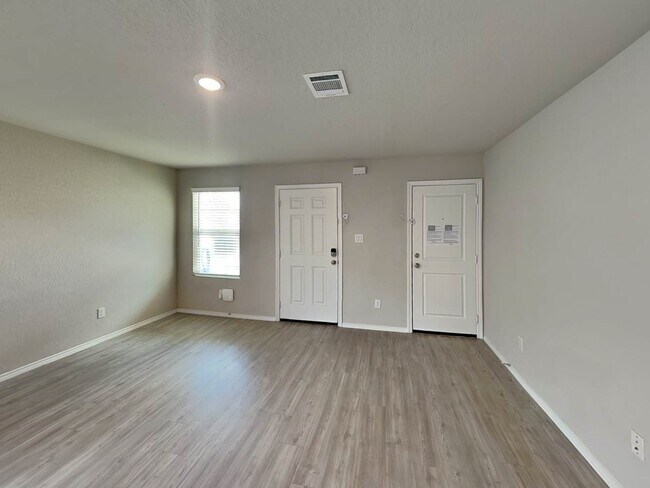 Foto del edificio - 10618 Varmus Dr