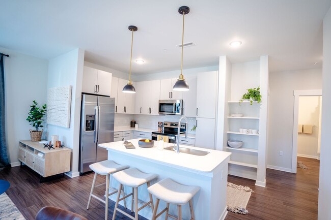 Interior Photo - Apex at Perry Crossing