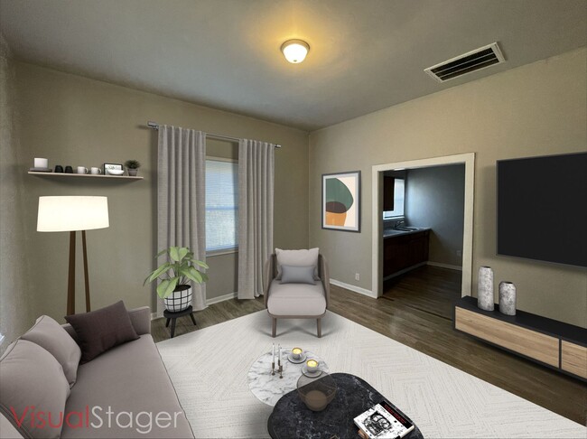 Building Photo - 3 bedroom 2 bathroom renovated house avail...