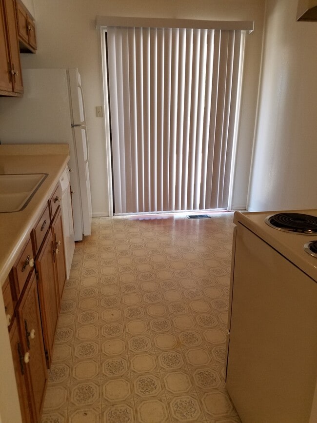 Building Photo - 2 bedroom 1 bath