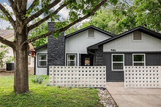 Building Photo - 904 Acorn Oaks Dr