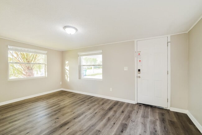 Building Photo - 1198 Maxey Dr