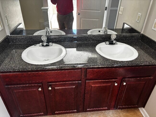 Foto del edificio - 2596 Leland Dr