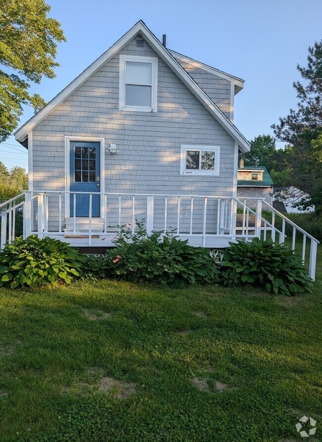 Building Photo - 598 Washington Rd