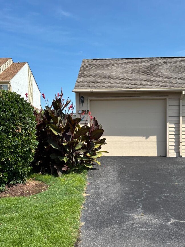 Building Photo - 4034 Fairway Lakes Dr