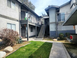 Building Photo - 4701 Beechwood St