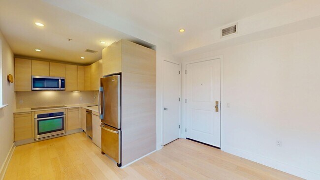 Foto del edificio - 3606 Rock Creek Church Rd NW