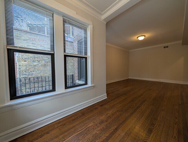 Foto del edificio - 2638 N Milwaukee Ave