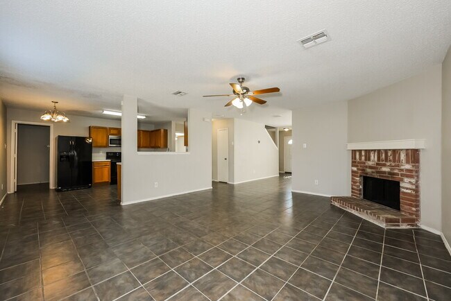 Foto del edificio - 2404 Faircrest Dr