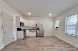 Building Photo - 402 NW 12th Ave