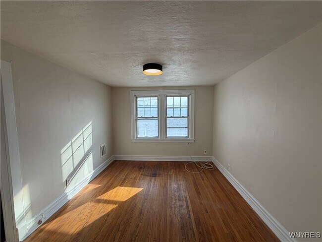 Foto del edificio - 180 Richmond Ave