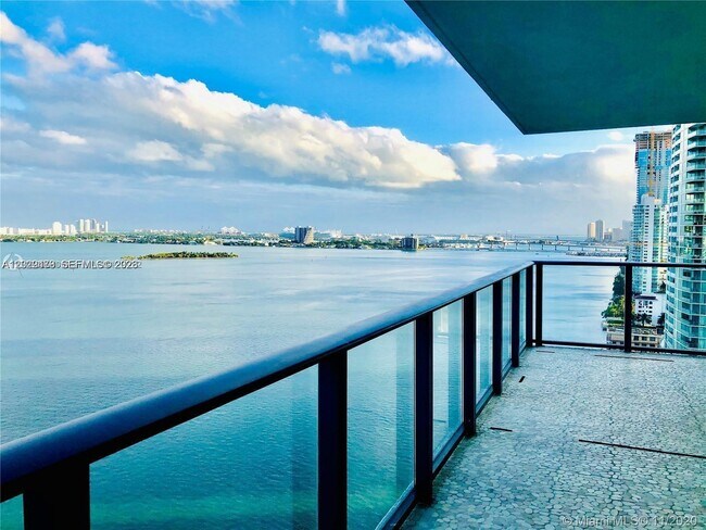 Foto del edificio - 3131 NE 7th Ave