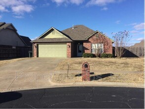 Building Photo - 9805 E 108th Ct N