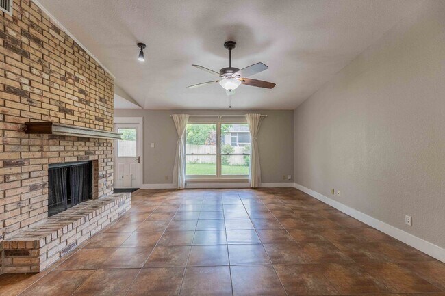 Building Photo - 2331 Bluffridge St