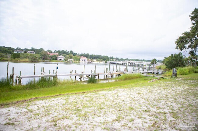 Foto del edificio - 300 Bayou Blvd