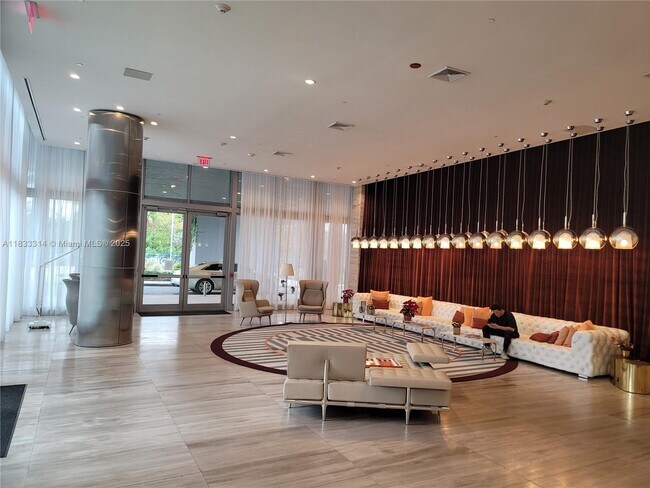 Building Photo - 2000 Metropica Wy