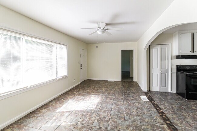 Building Photo - 1111 Burbank Cir