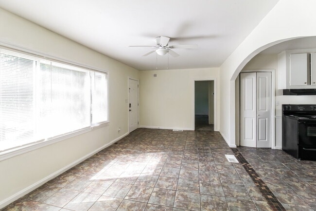 Foto del edificio - 1111 Burbank Cir