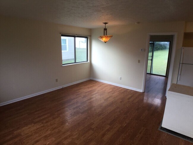 Building Photo - Radford, 3 BR / 2 BA