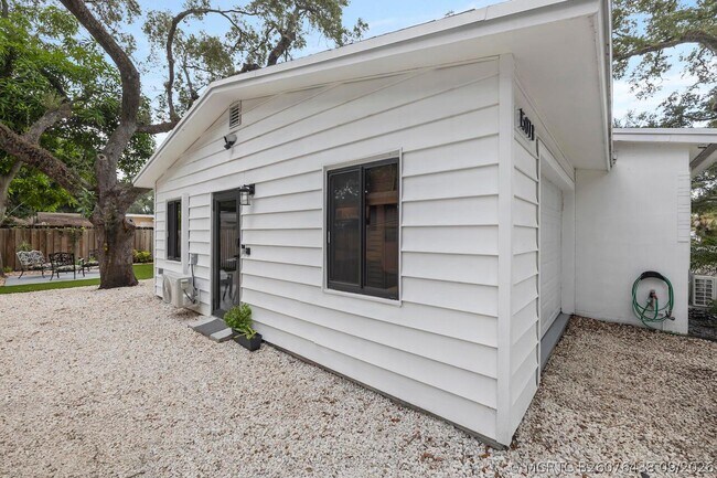 Building Photo - 1507 SW 32nd Ct