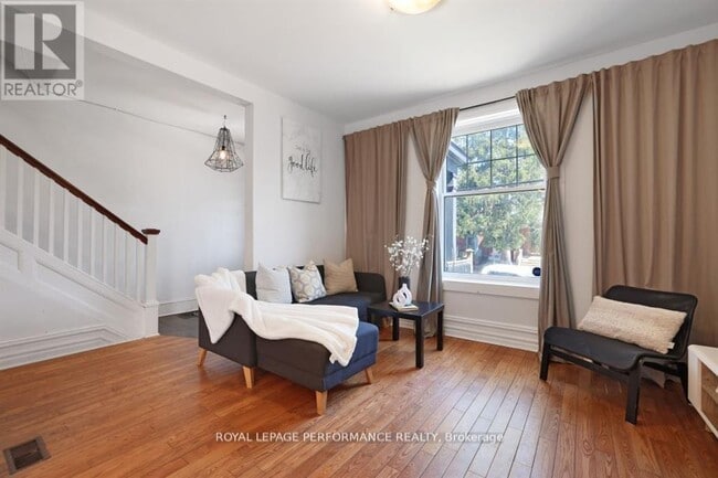 Building Photo - 12 Adelaide St