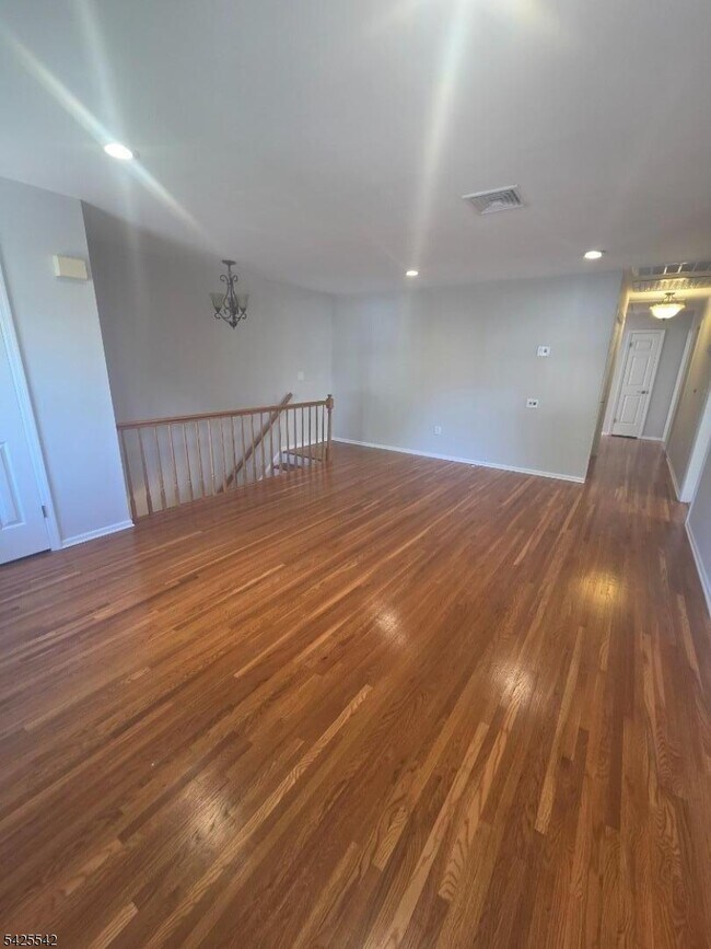 Foto del edificio - 101 Bloomingdale Ave