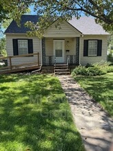 Building Photo - 845 SW Frazier Ave