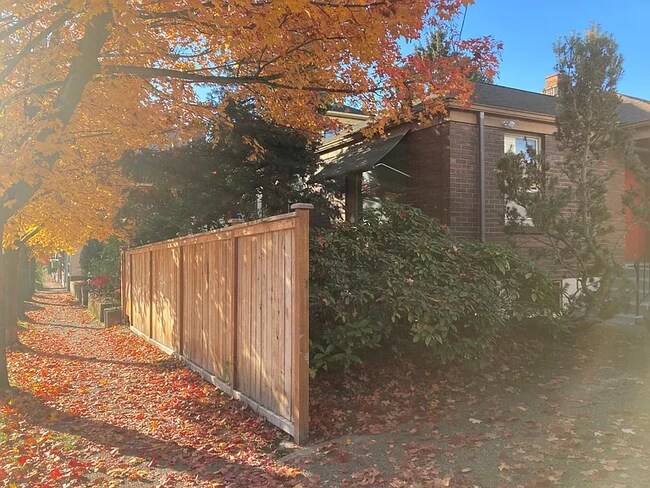 Foto del edificio - 7737 15th Ave NW